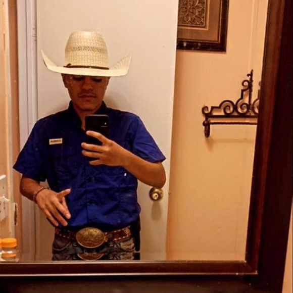 Meet your Posher, Elier - Picture 1 of 1